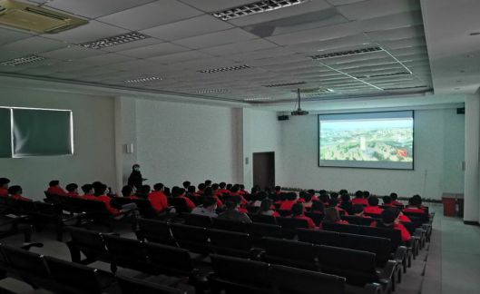 缅怀先烈 致敬英雄——湖北省工业建筑学校学生代表参观襄阳市革命烈士纪念馆(图5)