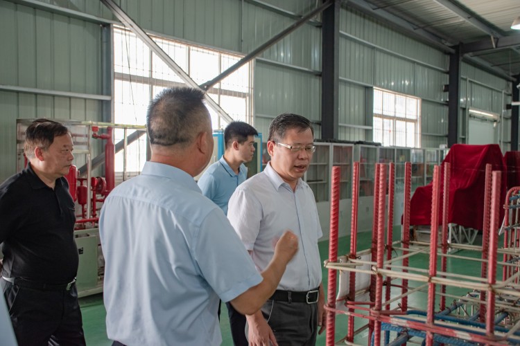 下基层察民情解民忧暖民心 | 湖北联投领导深入联系服务学校走访调研(图4)