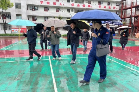 区领导对工建学校消防安全检查报道(图1)