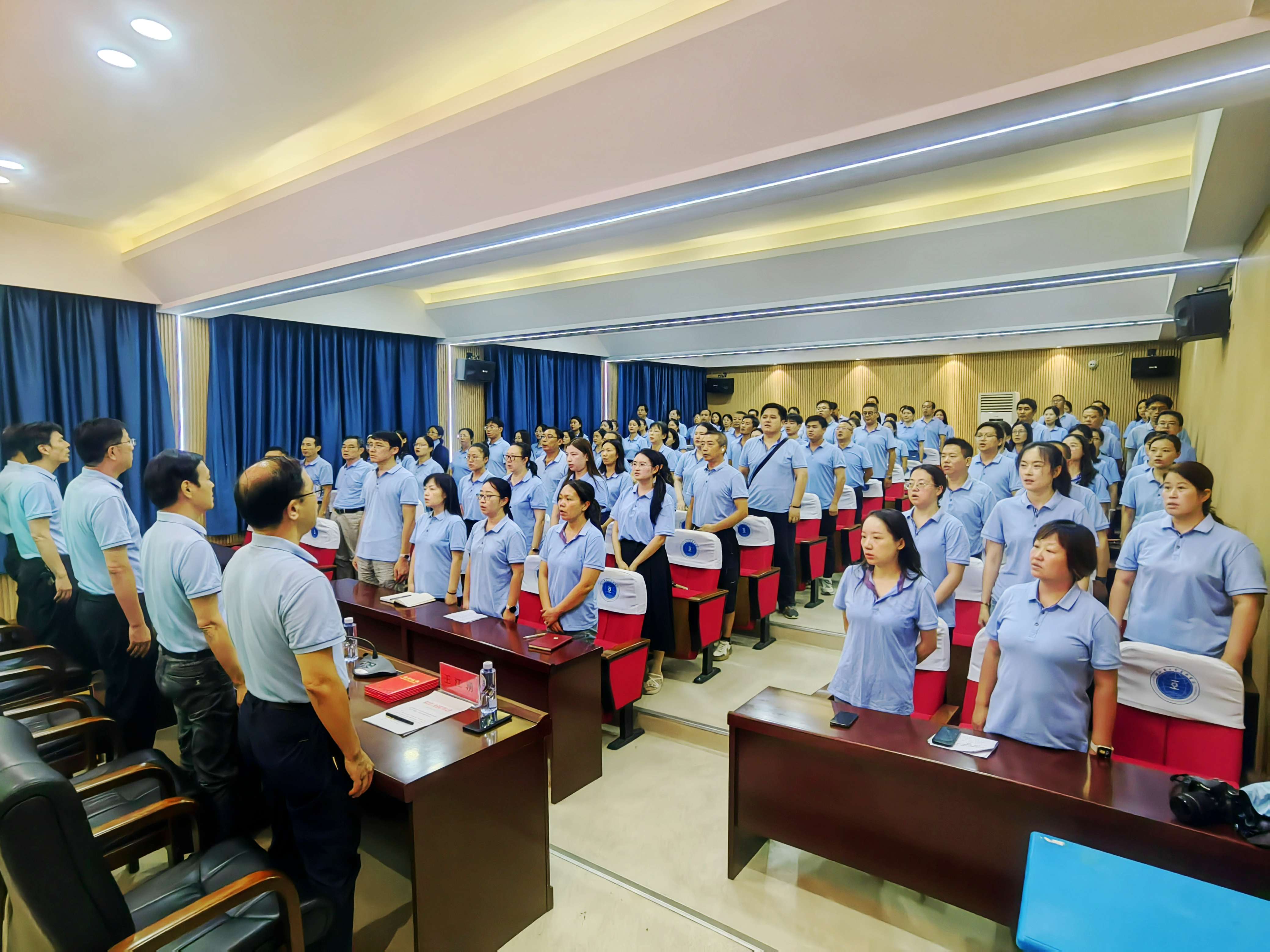 学校举行教师节表彰大会(图2)