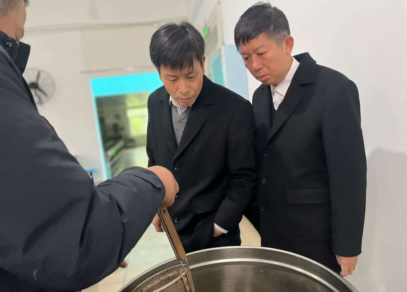 学校开展食品安全专项检查工作(图1)