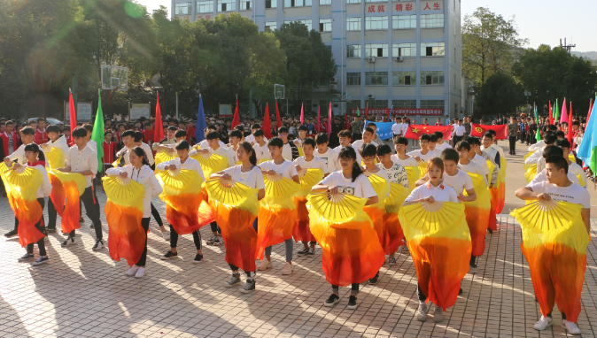 湖北省工业建筑学校第二十六届秋季田径运动会盛大开幕(图4)