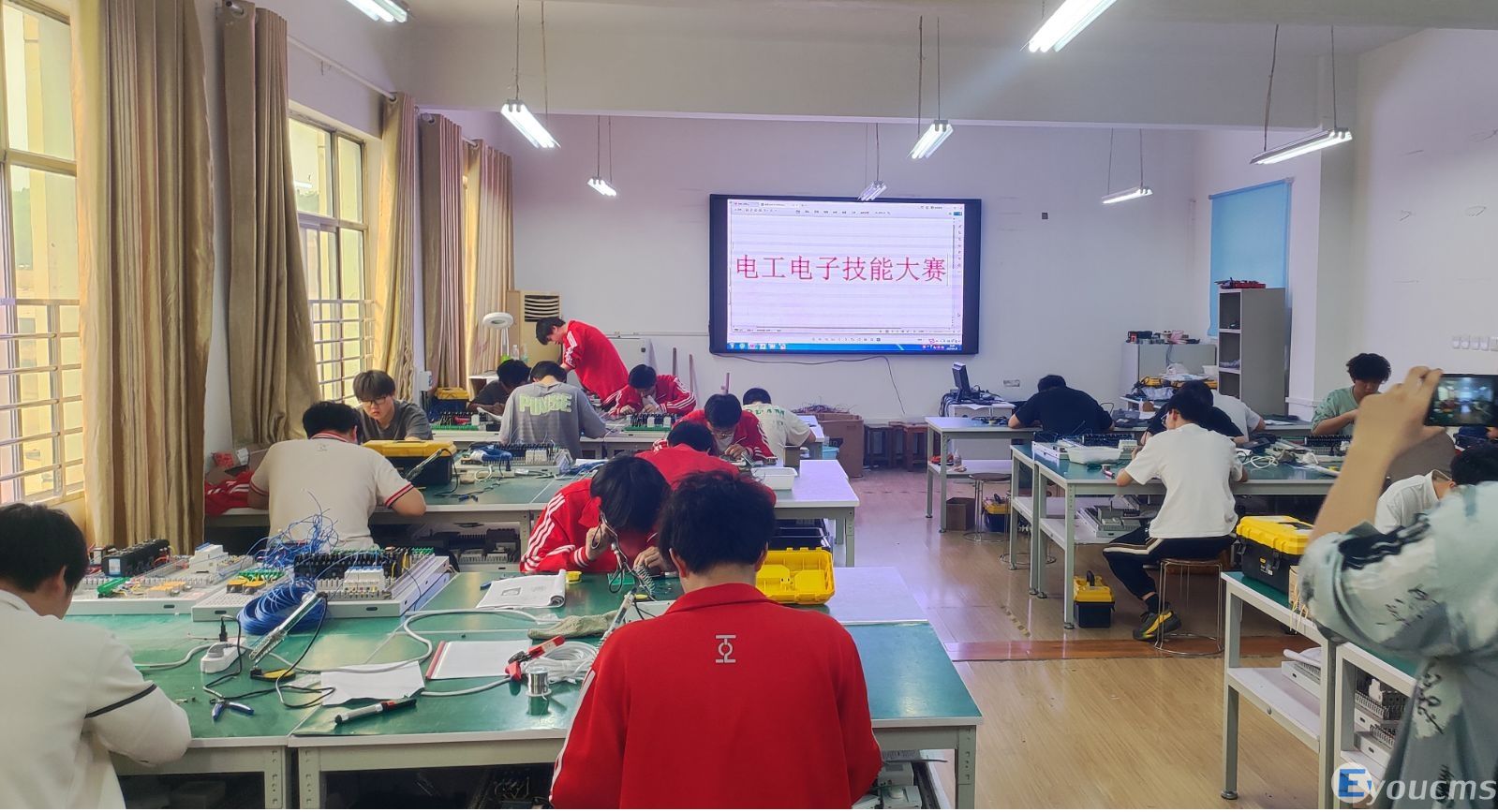 我校2025年职业教育活动周系列报（一）： 展技能风采 铸工匠精神                                                                  ——机电、城轨专业竞赛活动精彩纷呈(图1)