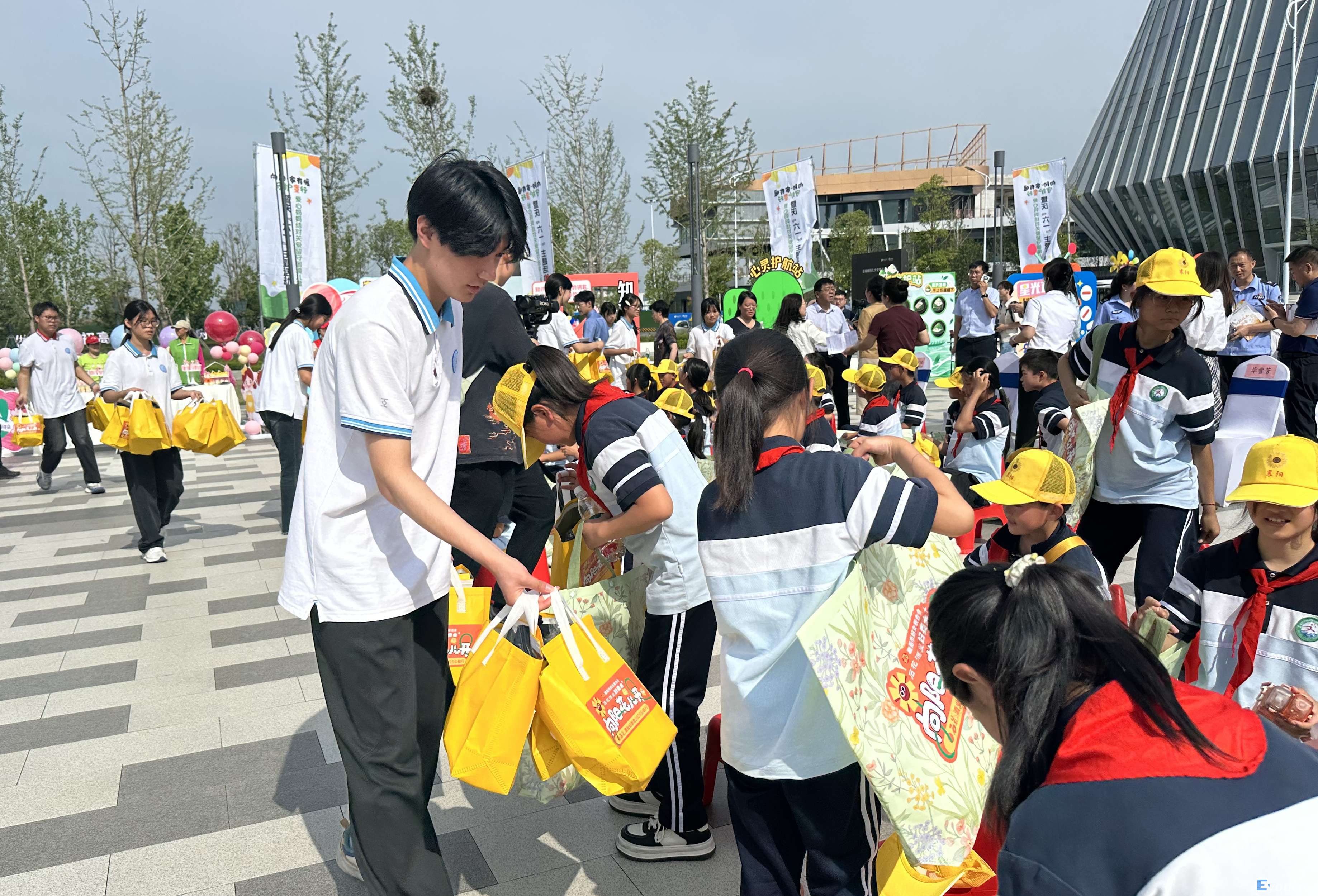 我校学生积极投身志愿服务活动(图3)