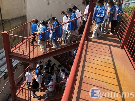 我校开展安全应急疏散演练(图3)