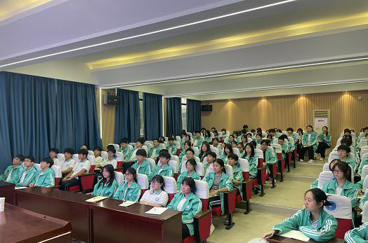 我校开展高一新生心理健康讲座(图3)