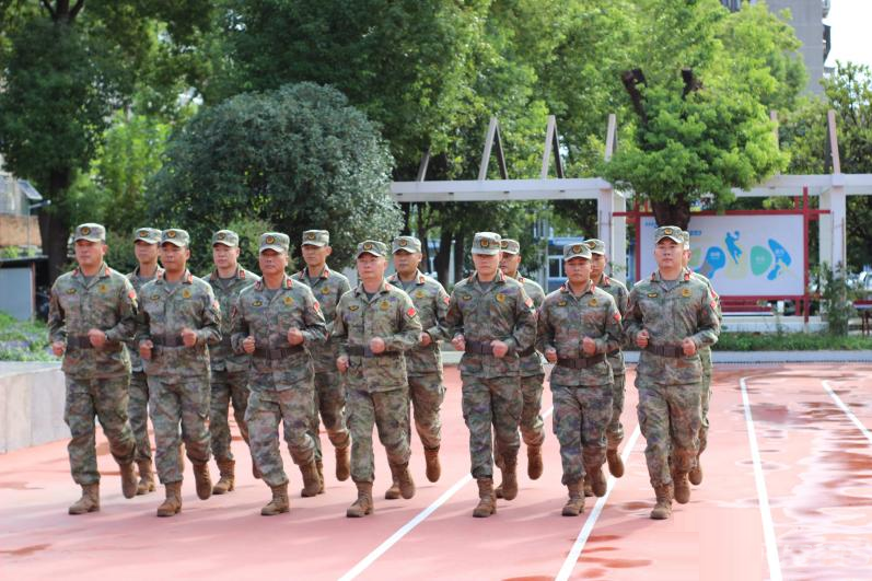 学校2025级新生军训开训仪式(图8)