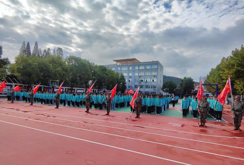 学校2025级新生军训开训仪式(图10)