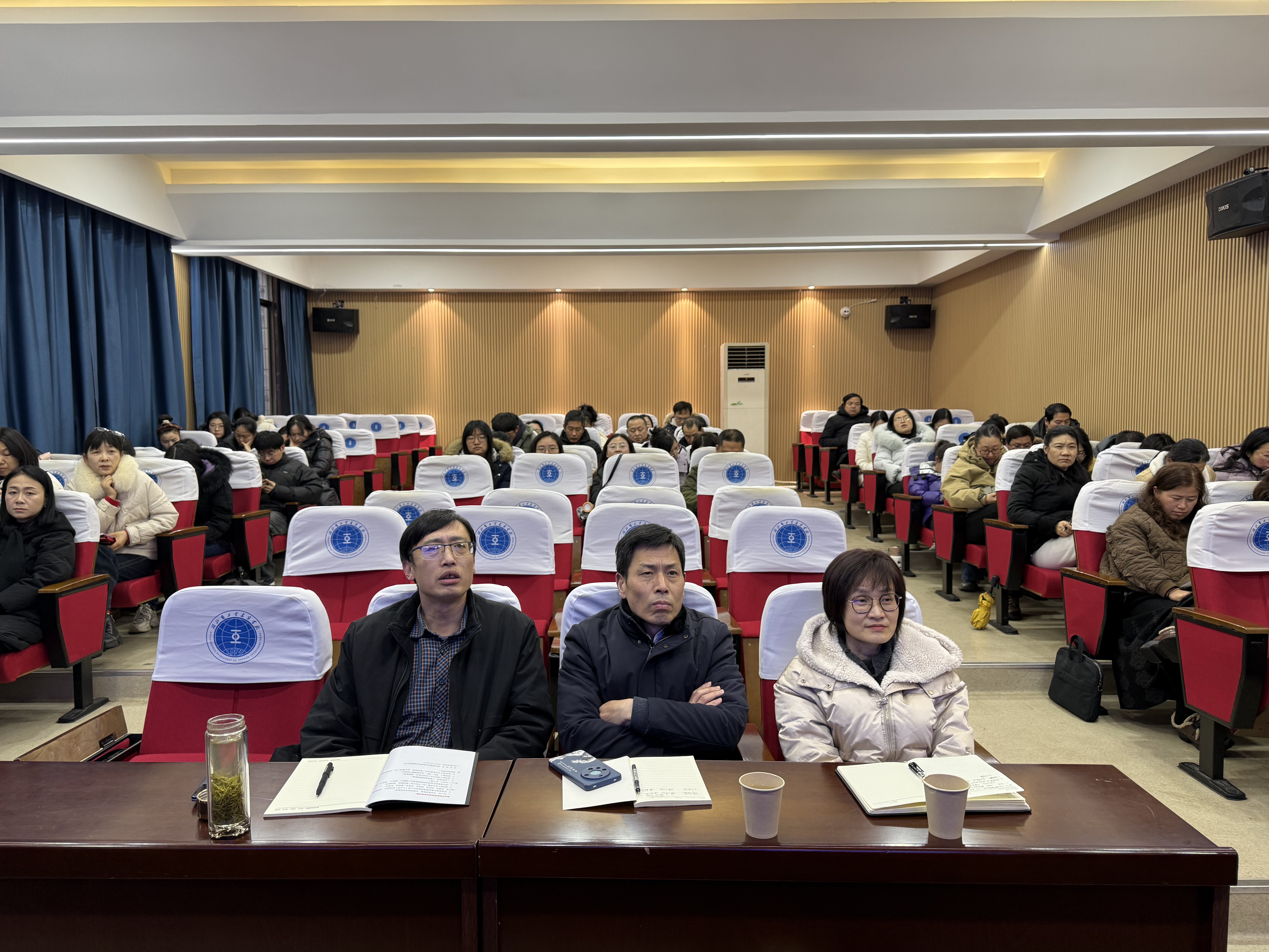 我校召开期末考务会暨省赛总结会(图1)