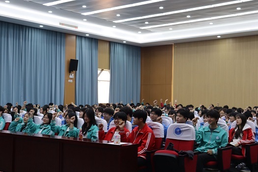 温暖阳光相伴同行 我校开展四月份心理健康活动体验课(图1)