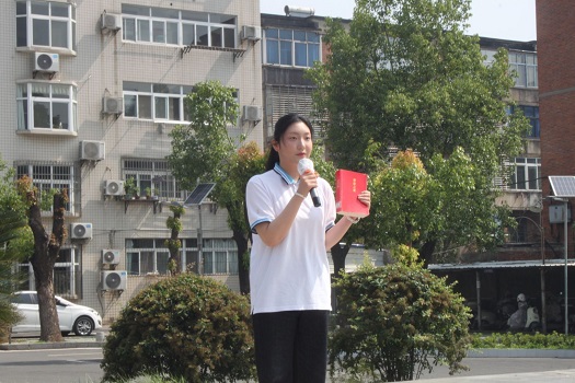 我校举行第十一周升旗仪式(图2)