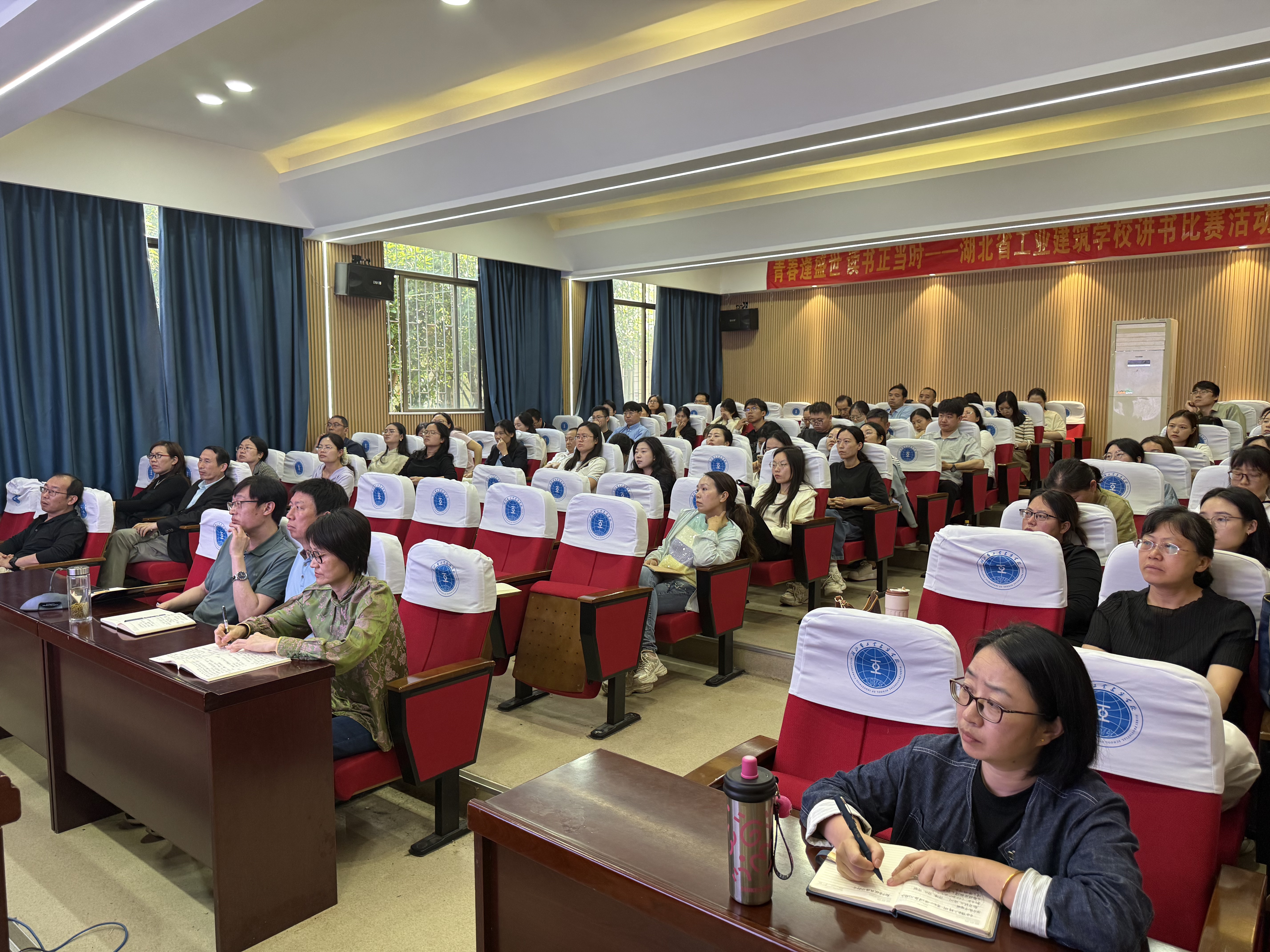 我校召开期中成绩分析暨三师建设会(图1)