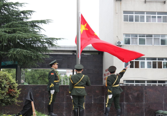 开学典礼遇上教师节：致敬荣光，更致敬每一位躬耕者(图1)