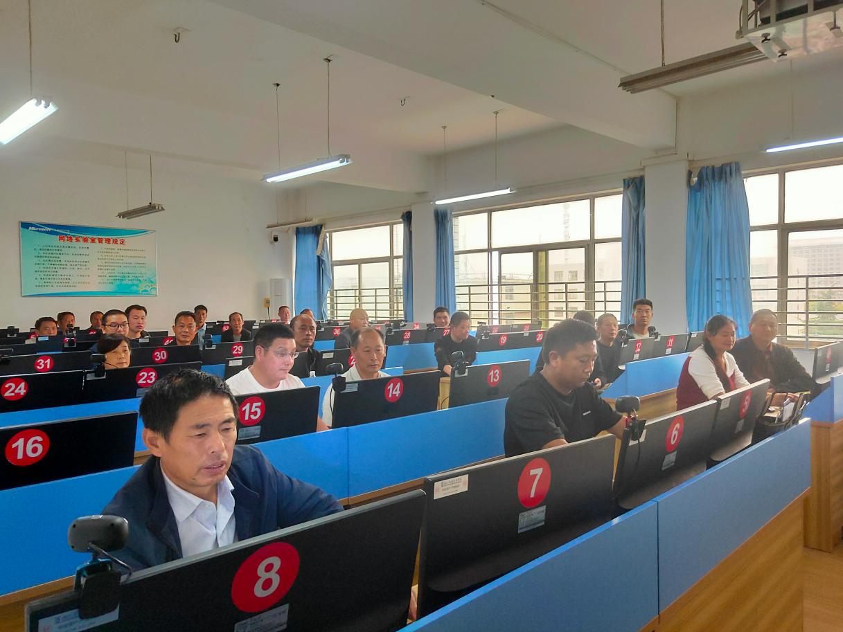 以考促学强本领 匠心赋能助振兴 —— 谷城县乡村建设工匠考试在湖北省工业建筑学校顺利举行(图1)